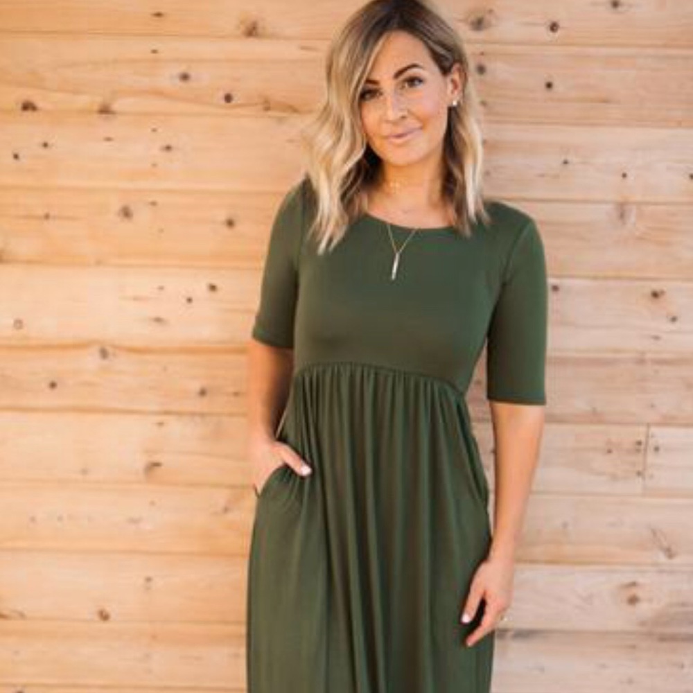 Green long dress. Perfect for someone 5’4 below